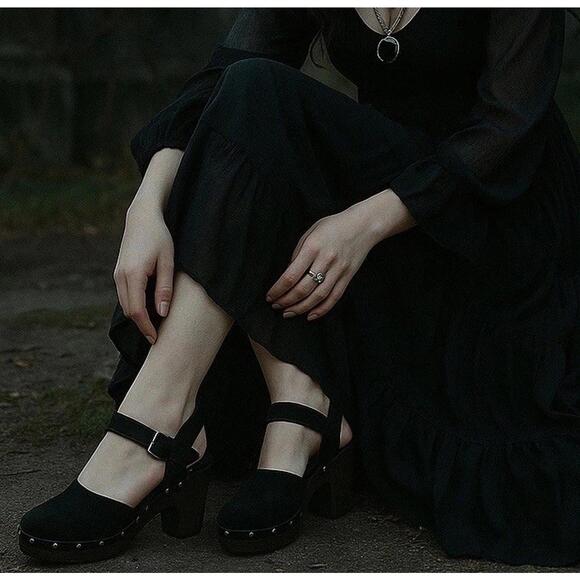 House of Harlow 9.5 Black Platform Clog Sandals Whimsigoth Dark Romantic Witchy - Picture 1 of 15